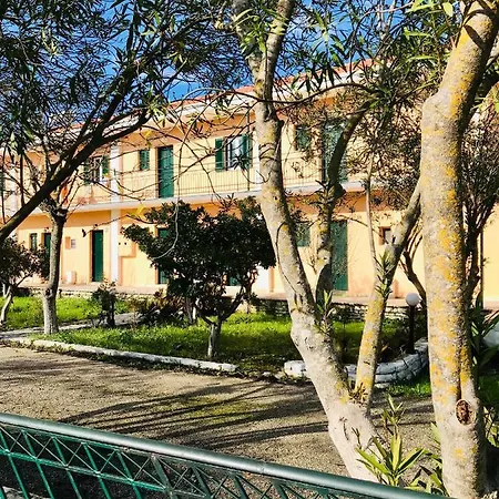 In Studio - Studio In Banos With Shared Swimming Pool Roda (Corfu)