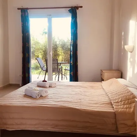 In Studio - Studio In Banos With Shared Swimming Pool Roda (Corfu)