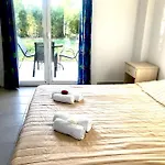 In Banos With Shared Swimming Pool 아파트 로다